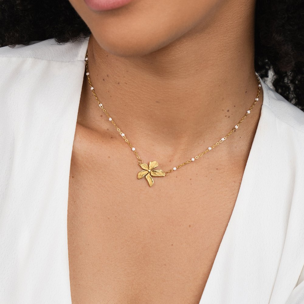 Collier Élégant en Or avec Fleurs