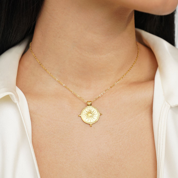 Collier en or de solstice d'été