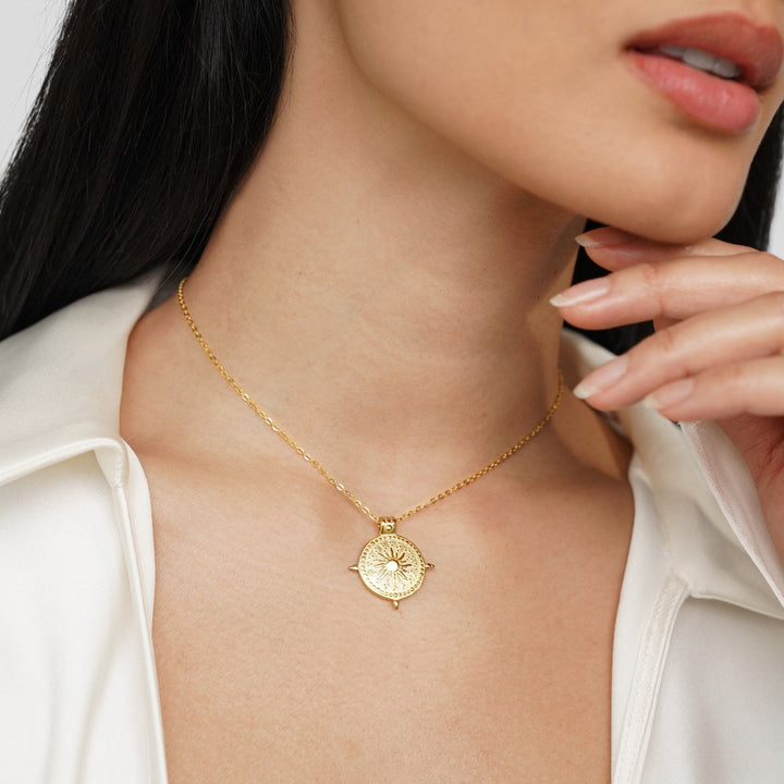 Collier en or de solstice d'été