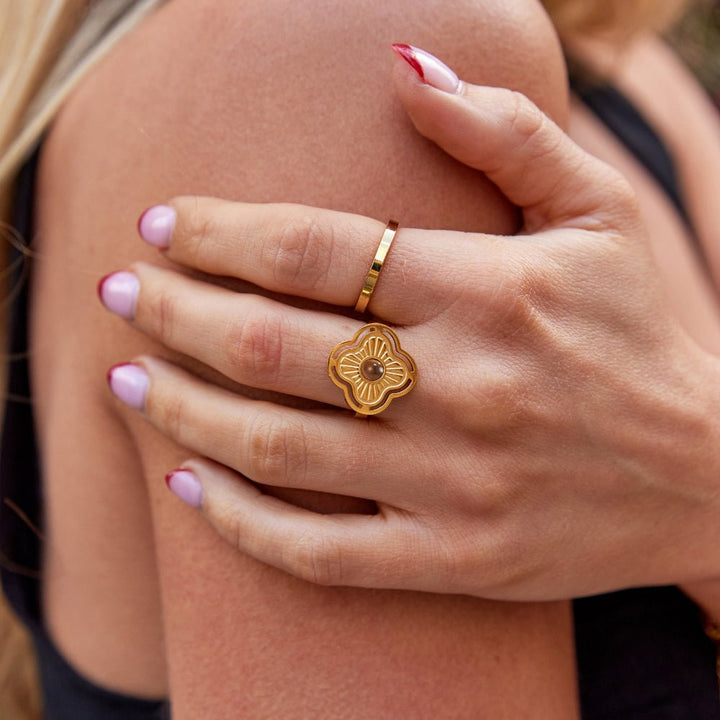 Bague de fleurs porte-bonheur en œil de tigre