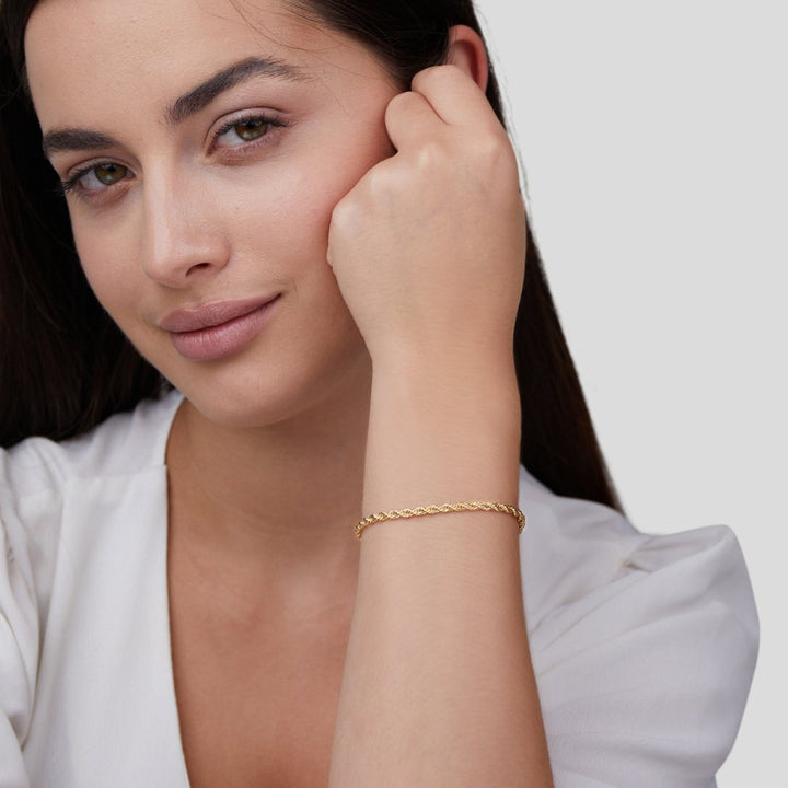 Bracelet en or chic tordu