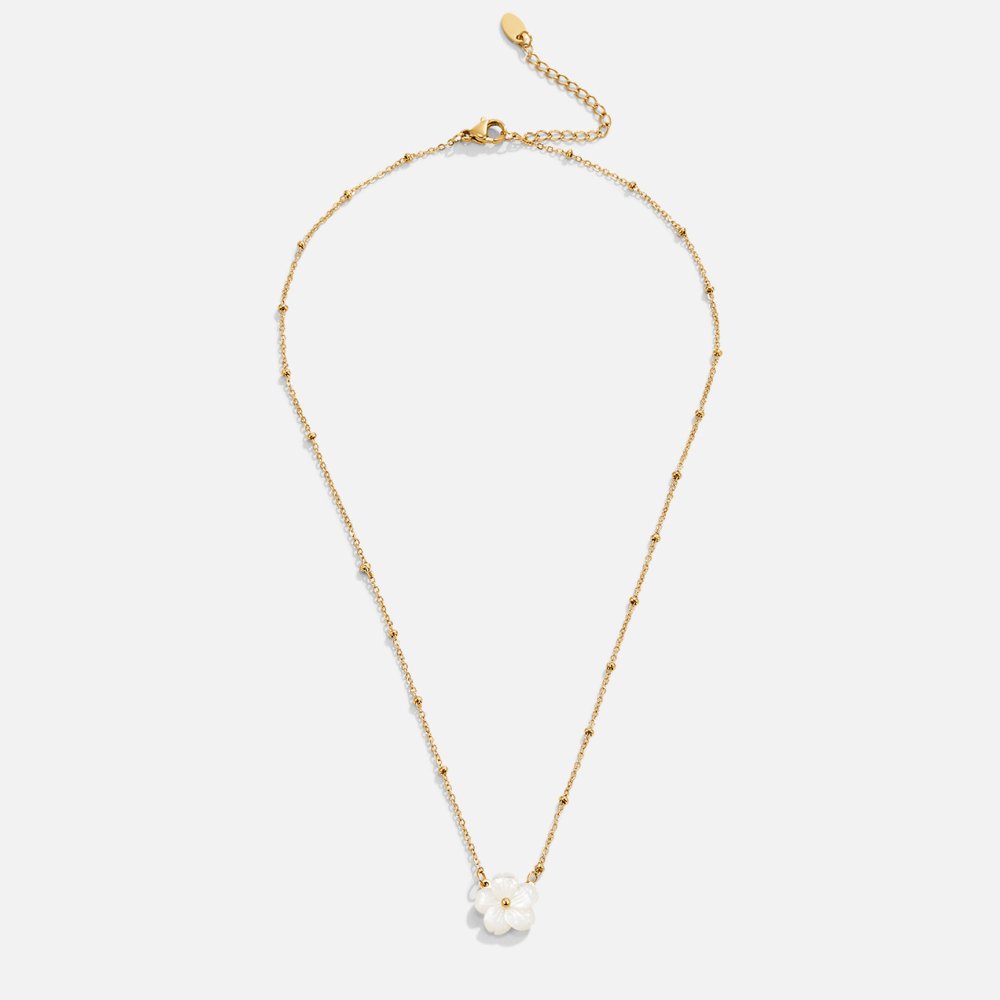 Collier de fleurs blanches