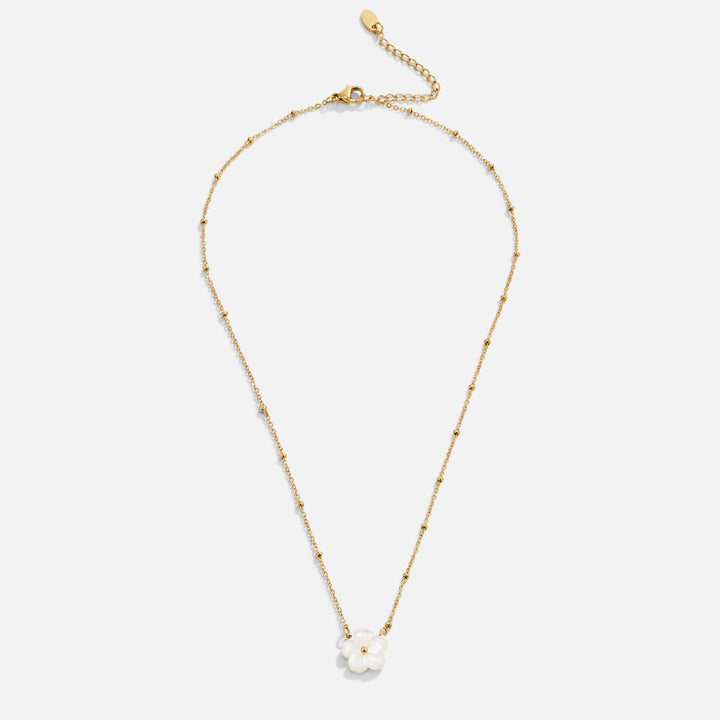 Collier de fleurs blanches